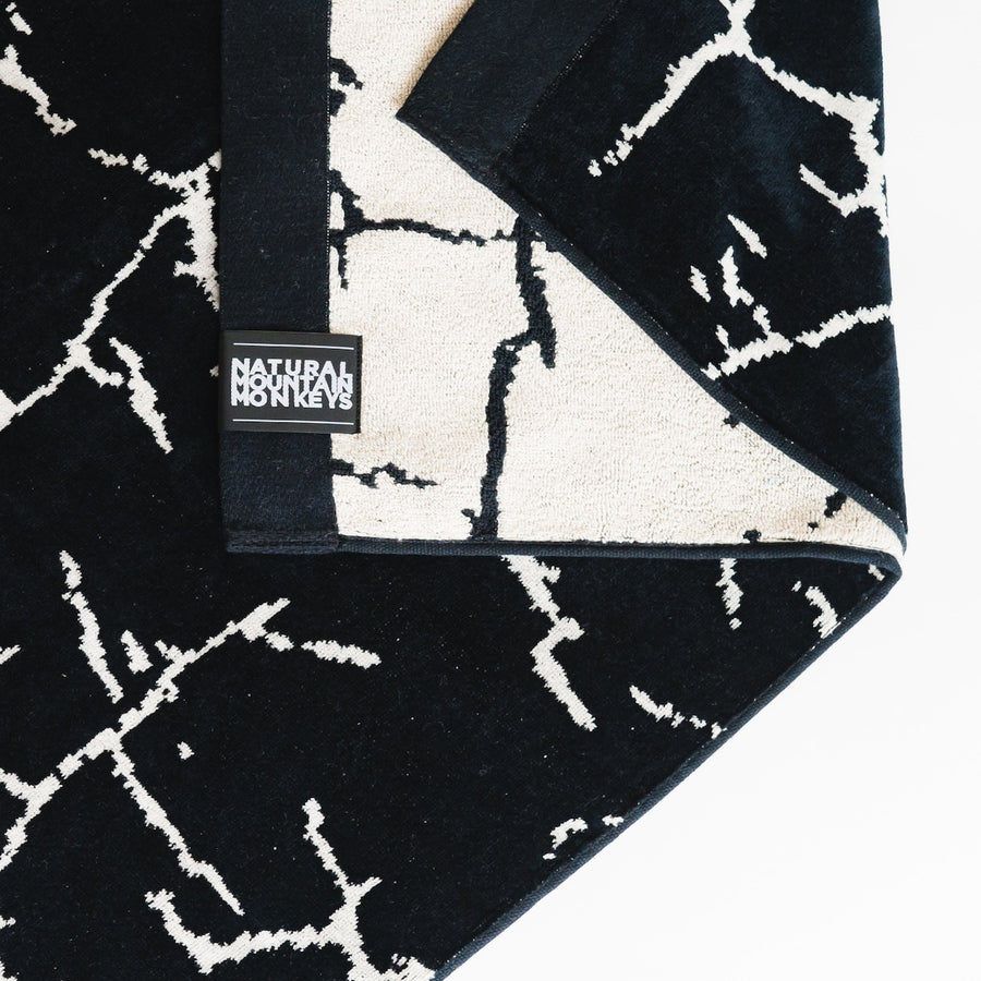 Natural Mountain Monkeys⎜ HOTEL BLANKET